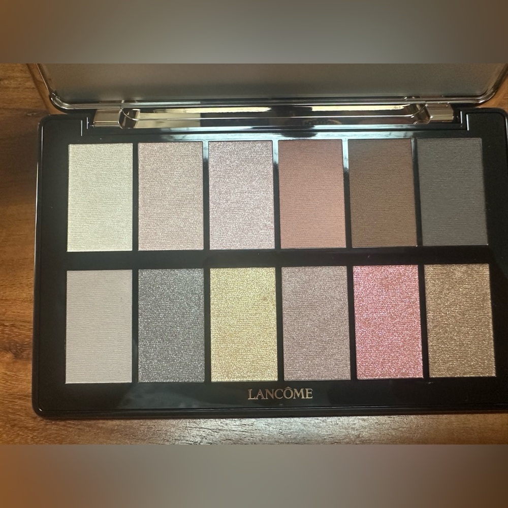 Lancome Eyeshadow Palette with Neutral and Pink Shades - Picture 2 of 6
